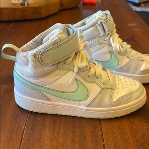 Nike Kids High-Top Sneakers - White and Mint